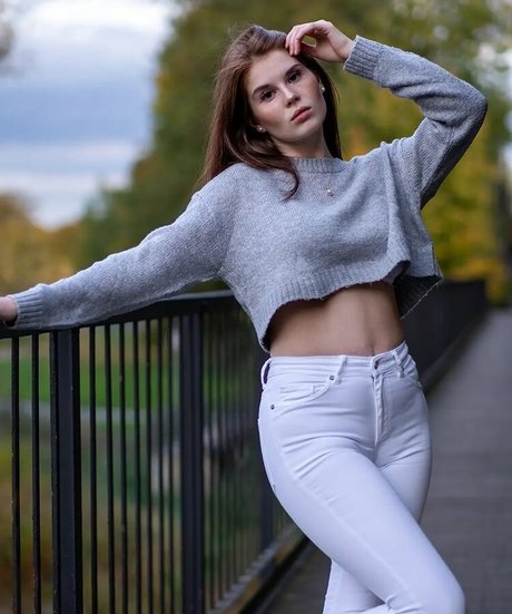 anoukjhn actress pictures