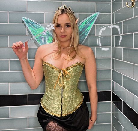 Holly Ramsay xxx pornstar gallery