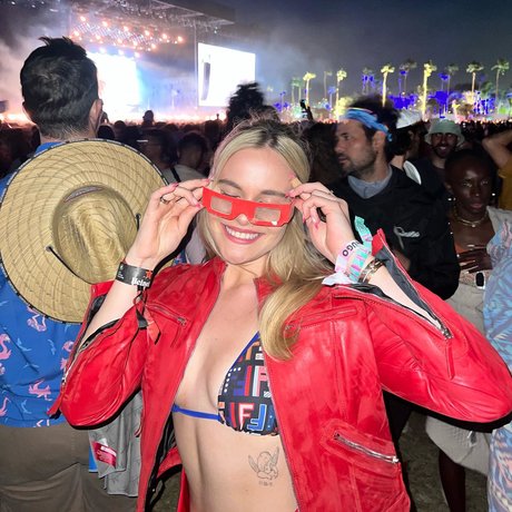 Holly Ramsay star art pictures