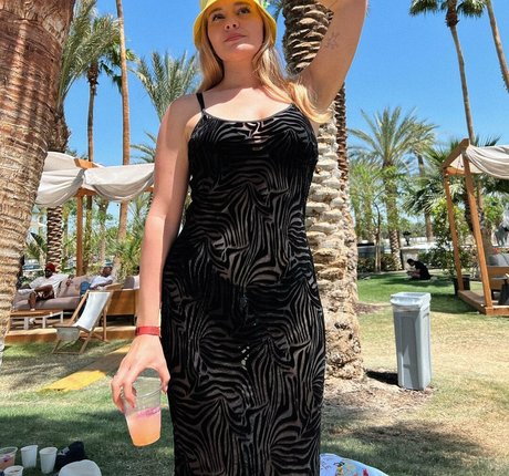 Holly Ramsay model art pic