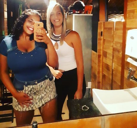 Mayla Coimbra model naked photo