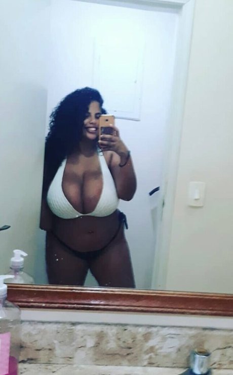 Mayla Coimbra erotic actress image