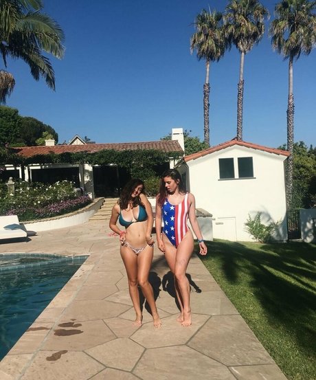 yoga pants onlyfans top pic