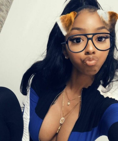 Realamarie nude model archive