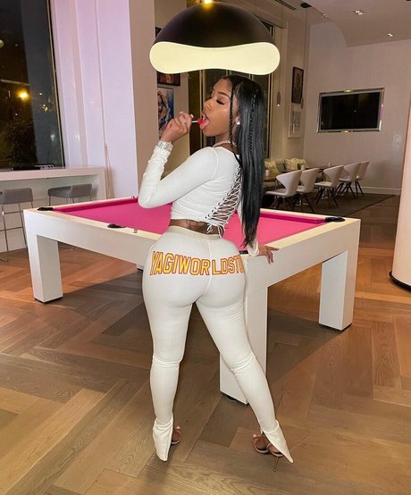 Realamarie xxx model pic