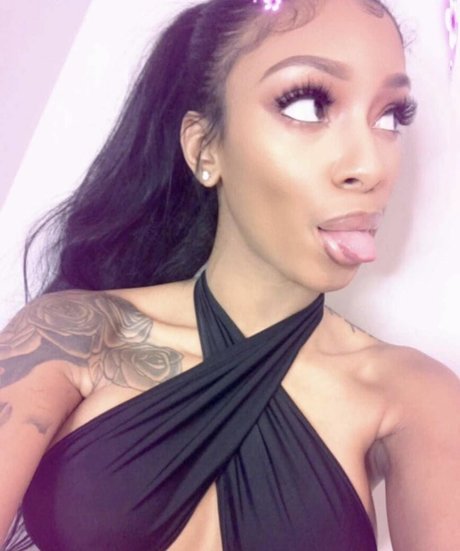 Realamarie model top images