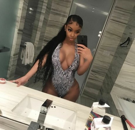 Realamarie model nude gallery