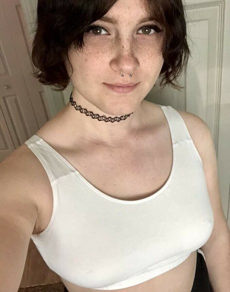 Scarlet Skeie free model pics