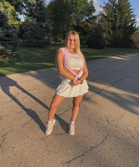 young onlyfans hot nude photos