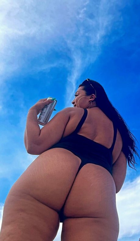 Aziastar star hot pics