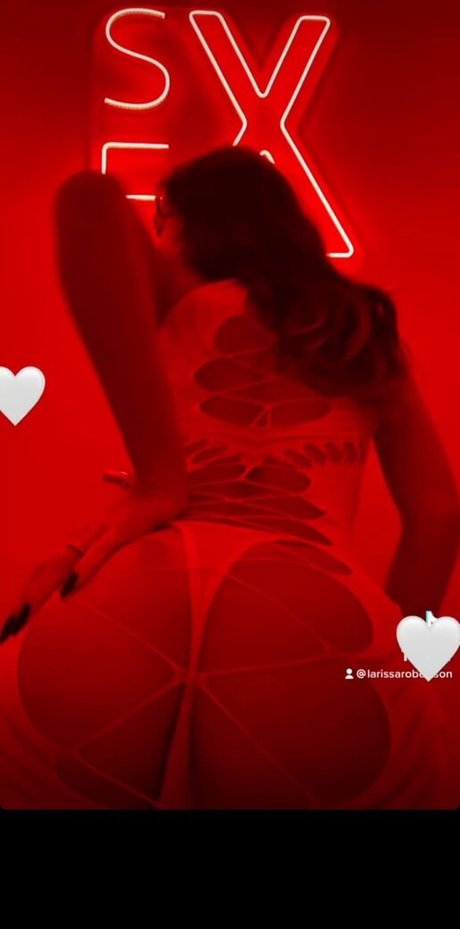 Larissa Robertson star pretty archive