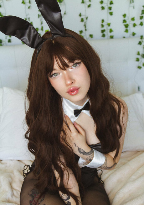 narumibunni star hot images