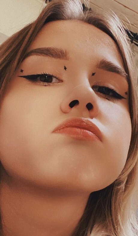 DollHole GrabFuck xxx model image