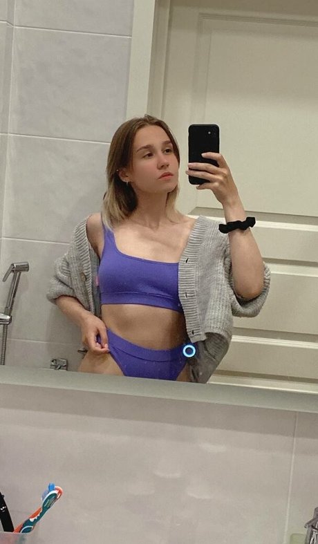 DollHole GrabFuck nude actress picture