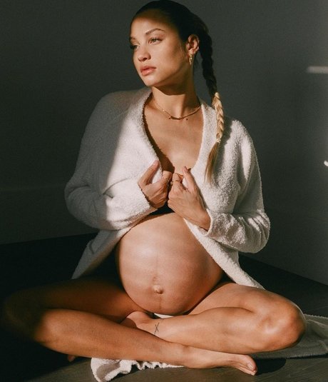 Rose Bertram naked star photo