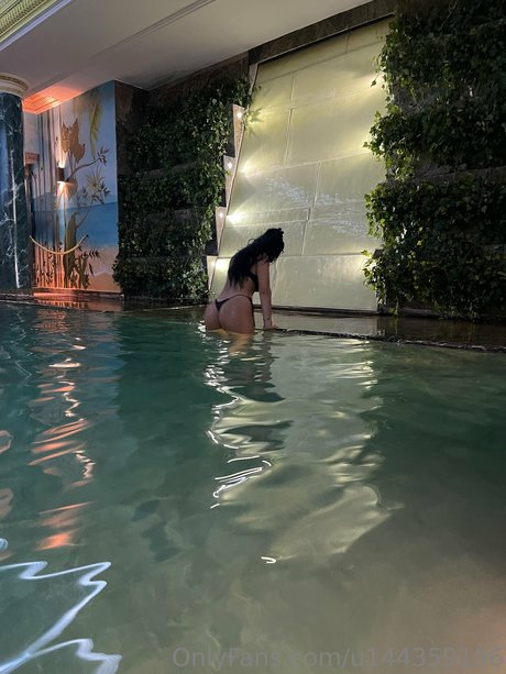 eating onlyfans naked img