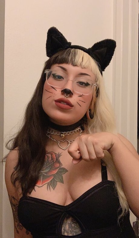 Damnitselin hot actress gallery