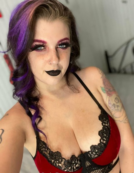 Roxxi Diamond model adult gallery