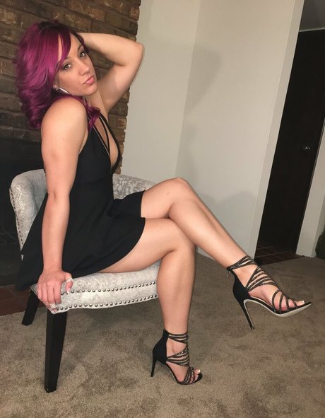 Eyecandytoes xxx model picture