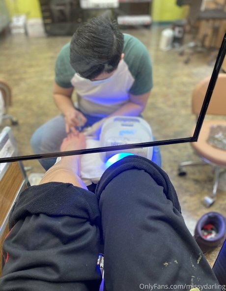 young onlyfans exclusive photo