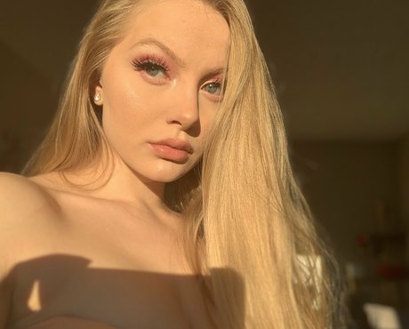 young onlyfans beautiful nude pic