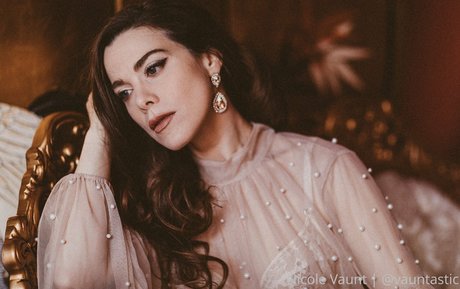 Nicole Vaunt nude model pictures