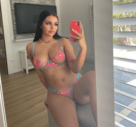 tiahneesolar pornstar nude pic