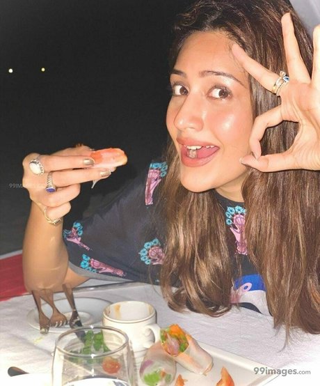 Surbhi Chandna best pornstar images