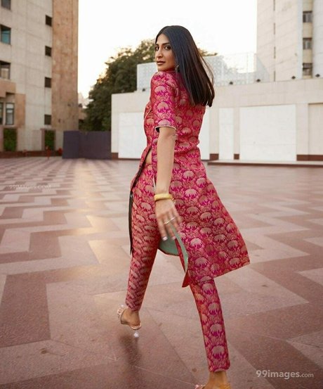 Aahana Kumra pornstar erotic gallery