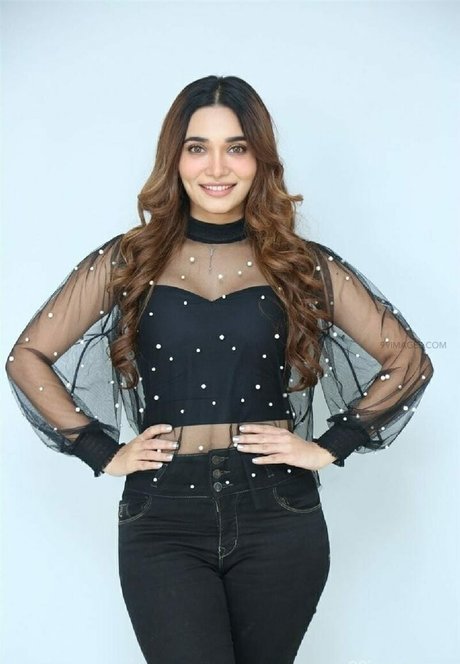 Jenifer Emmanuel sexy actress img