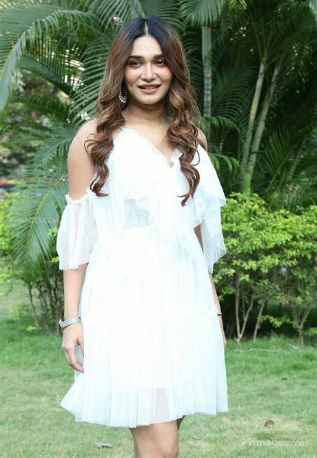 Jenifer Emmanuel beautiful actress image