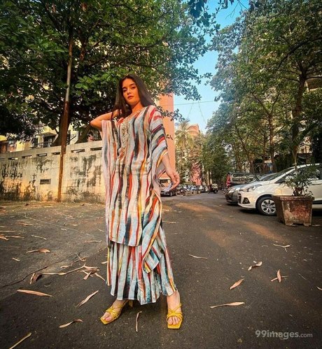 Bhavika Sharma star hd images