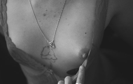 Isa Provati top actress image