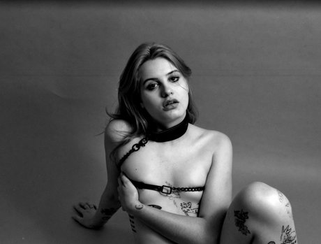 Isa Provati model exclusive images