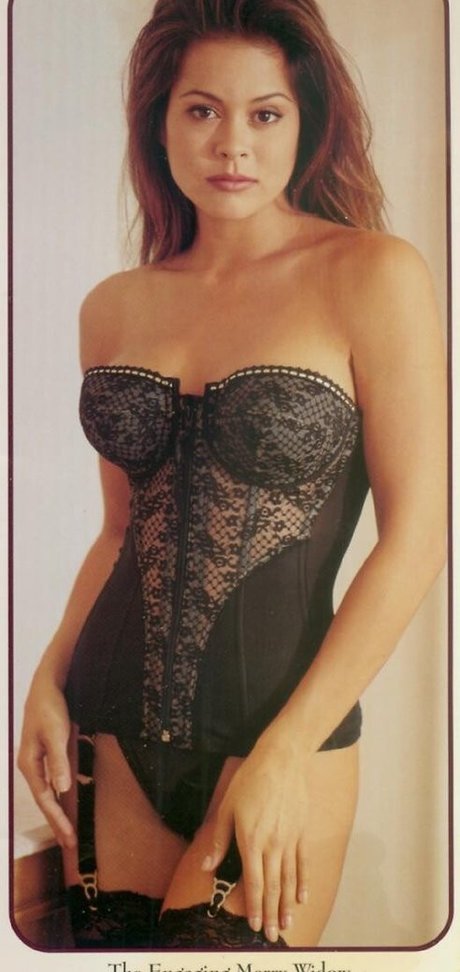 Brooke Burke model high quality pic