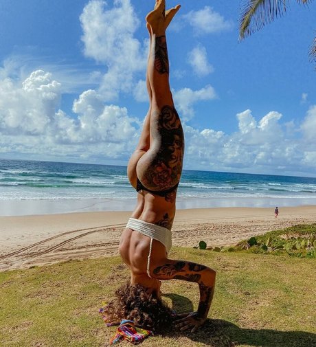 Ninne Dias naked star photos