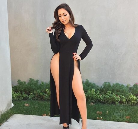 Uldouz Wallace model perfect photo