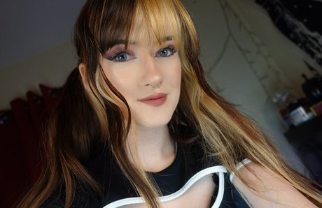 Ashi best actress pictures