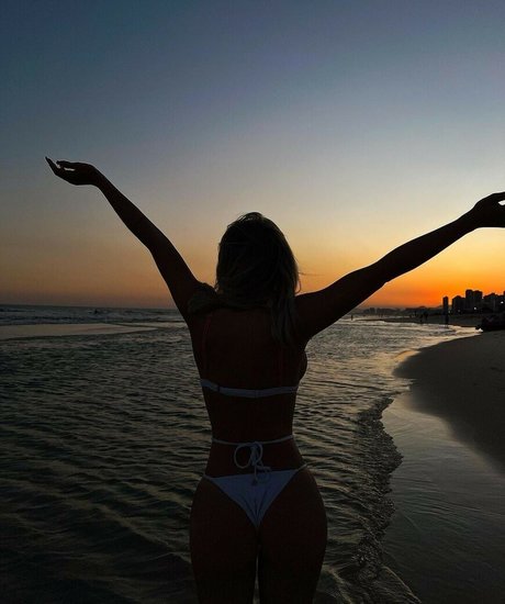 Carol Bresolin hot star image