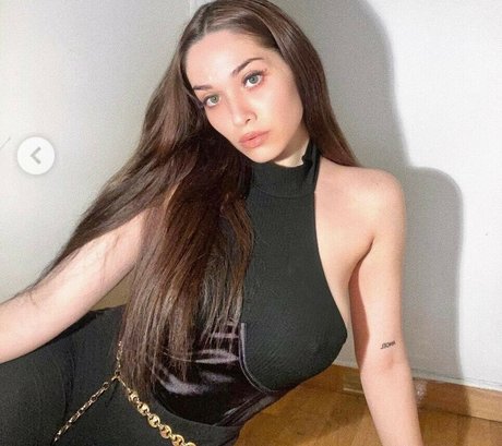 Georgia Seremeta model top pictures