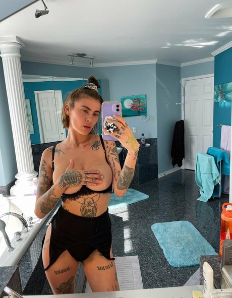 Charlieshe pornstar beautiful img