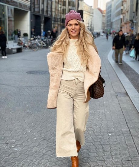 sexy ladyboy onlyfans sexy img