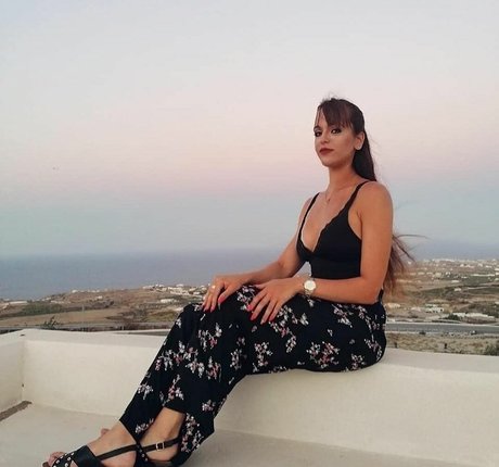 Angela Doxa perfect star images