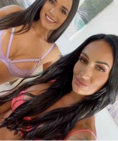 HyIey Vernon star art photos