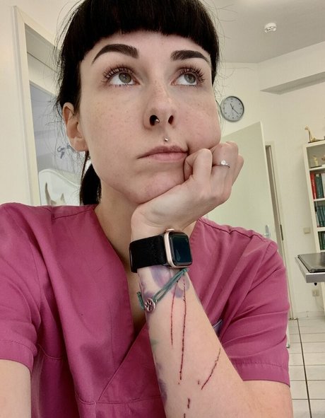 romisu nude model img