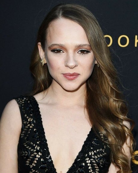 Shira Haas nudes model photos