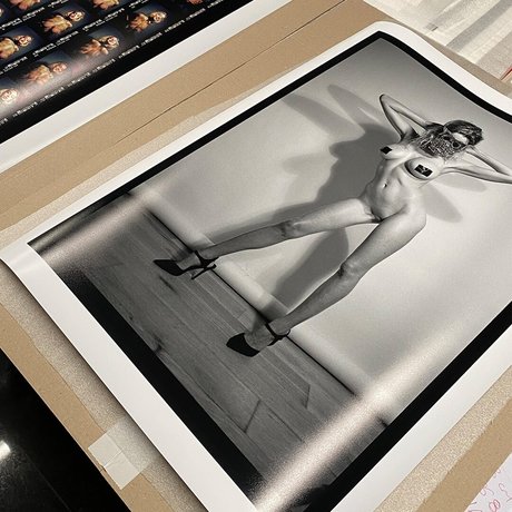 strip nude onlyfans sexy photos