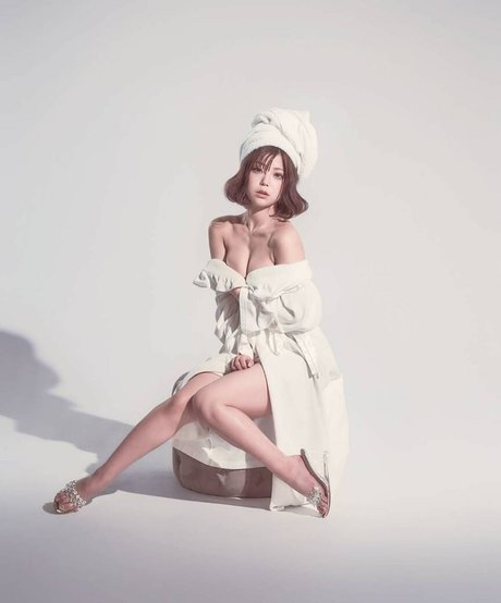 momo burlesque perfect model photo