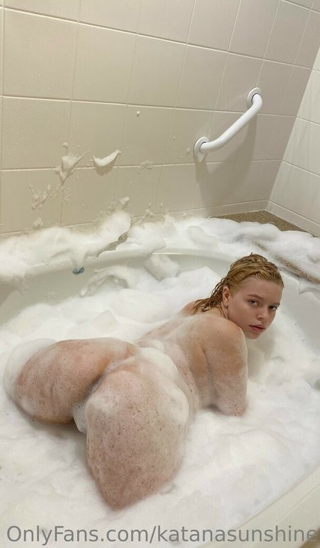 katanasunshine beautiful model img