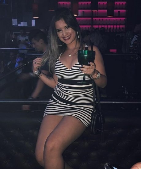 yaaasoliveira model nude pictures